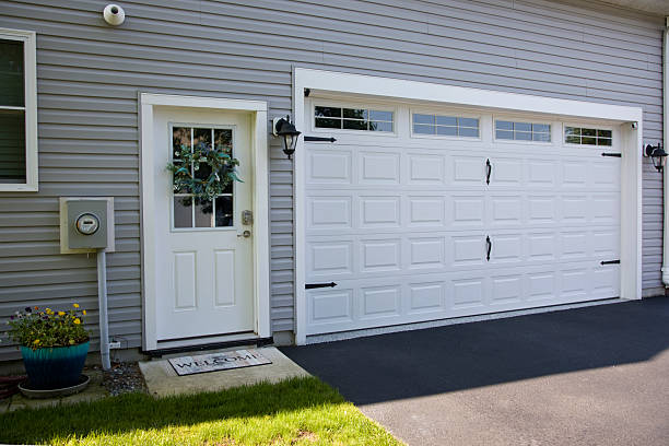 24/7 Emergency Garage Door Panel Replacement experts in Machesney Park, IL